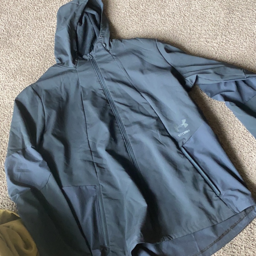 Cleaning up closet clothes for cheap 5$ each - Picture 6 of 8